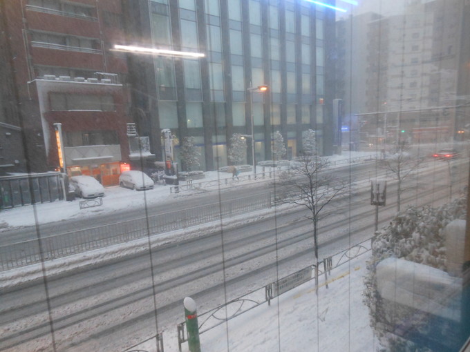 2014年2月8日15：00雪　事務所からみた京葉道路